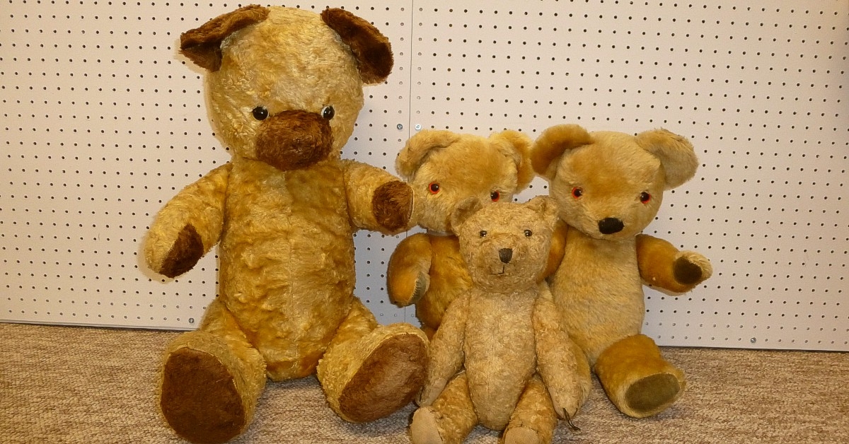 Vintage-bear-arthur van gelden-merrythought-woodwool