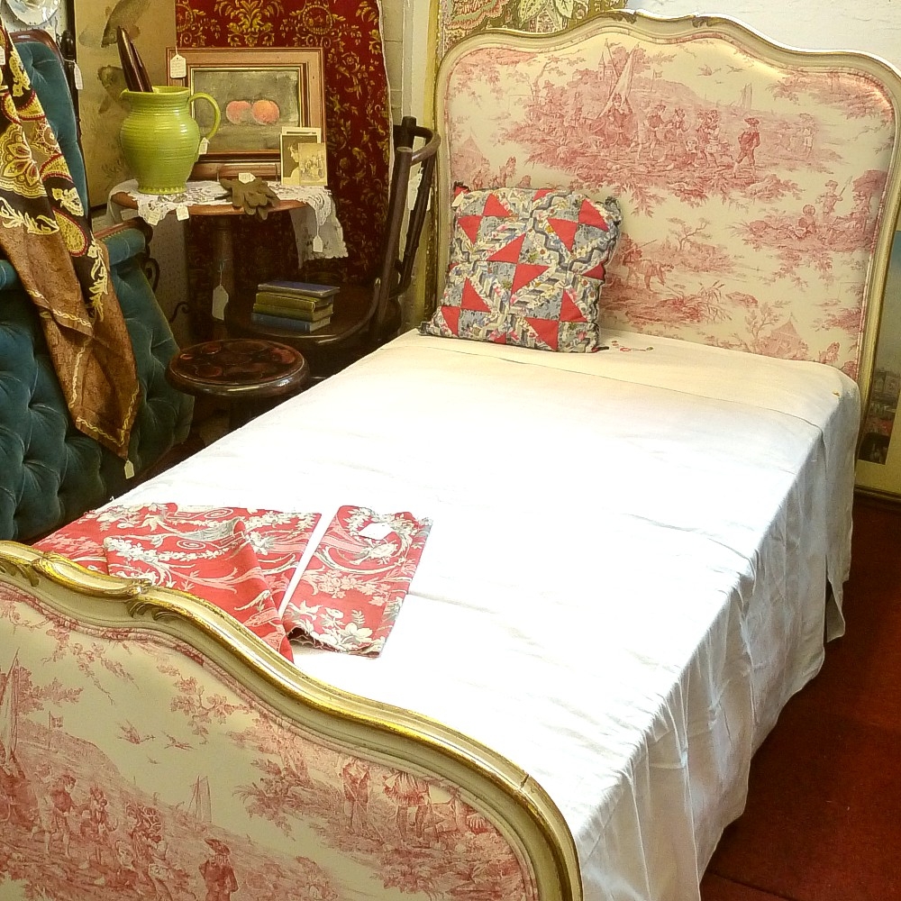 Vintage-French-Louis XV-bed-toile de Jouy