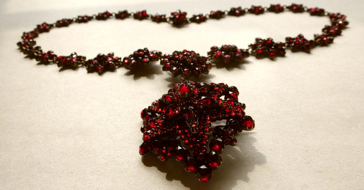 Antique-Victorian-garnet-silver-pendant-brooch